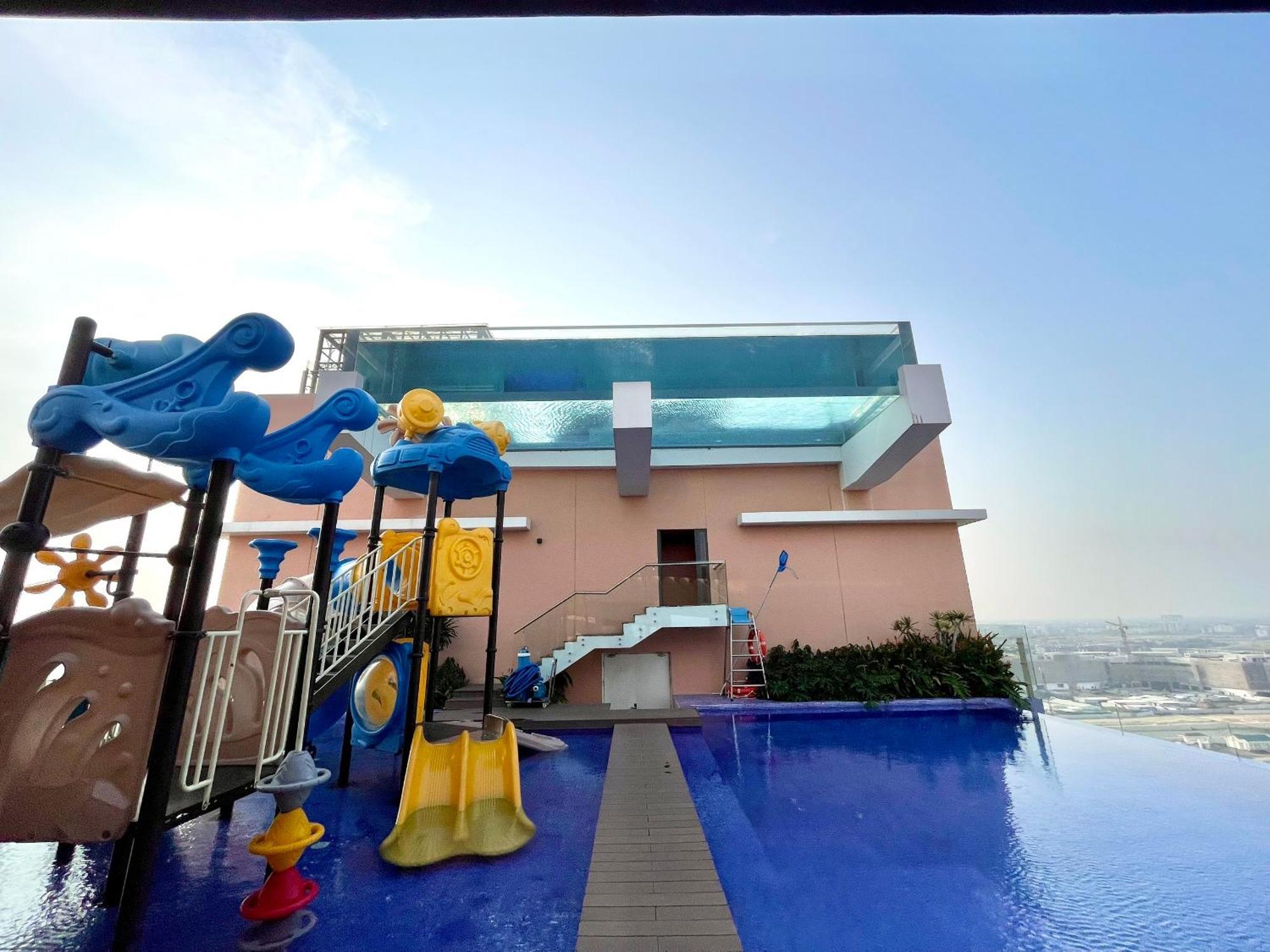 La Vela Hue Hotel エクステリア 写真 The pool at the 33rd floor
