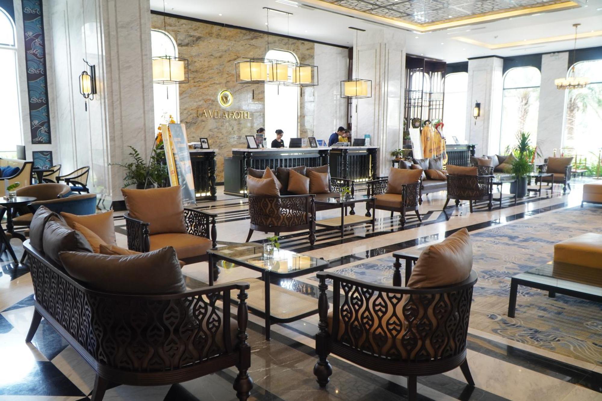 La Vela Hue Hotel エクステリア 写真 The lobby of the hotel