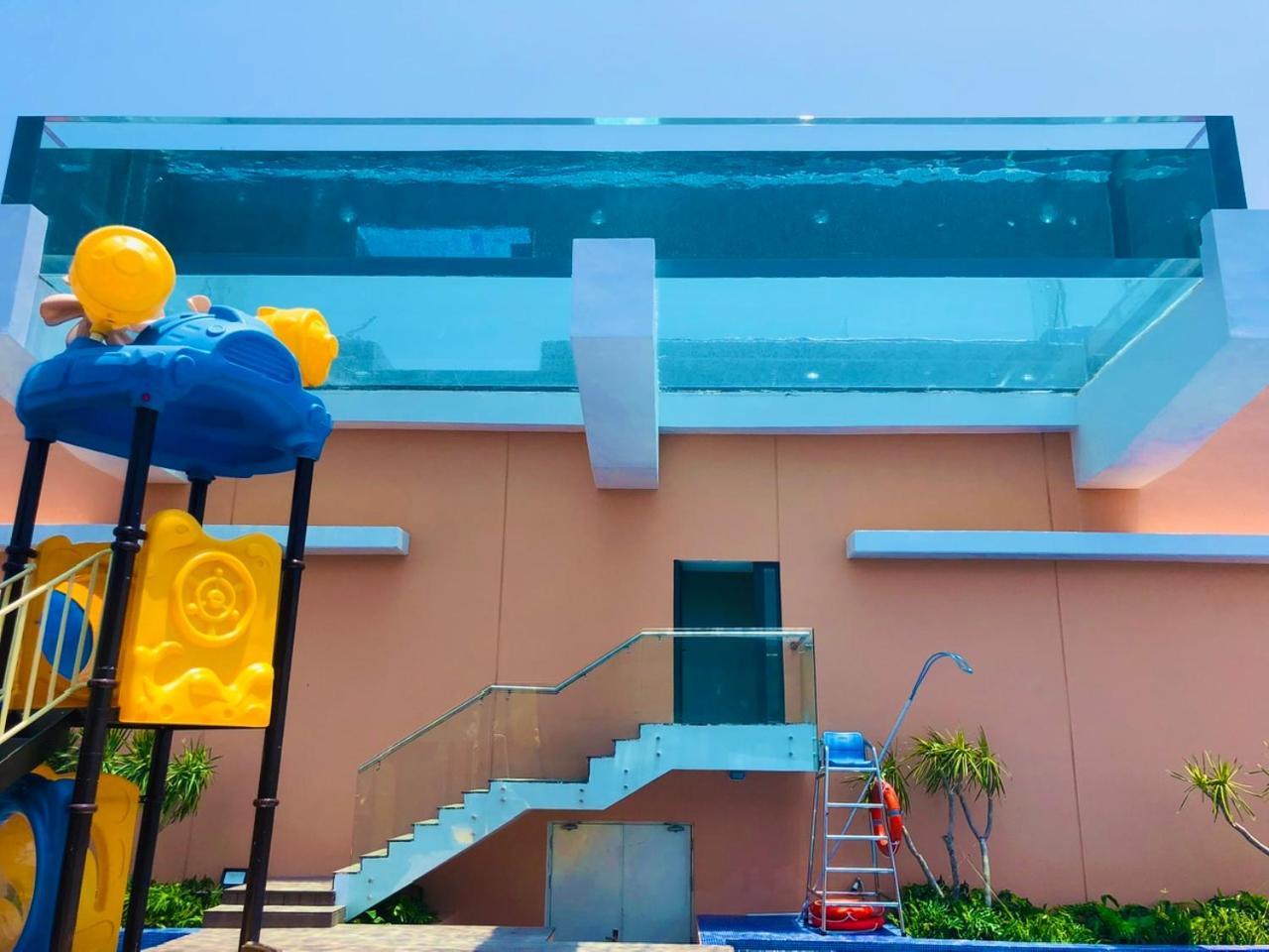 La Vela Hue Hotel エクステリア 写真 The glass floor of the Sky Bar